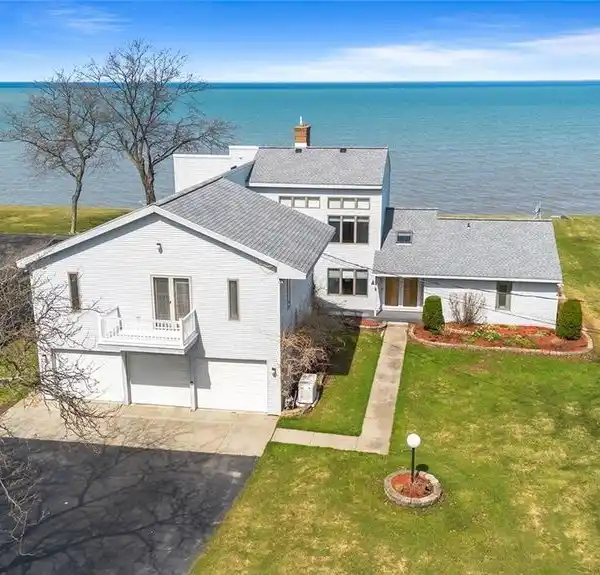 CONTEMPORARY LAKE ERIE HOME IN SHORE ACRES