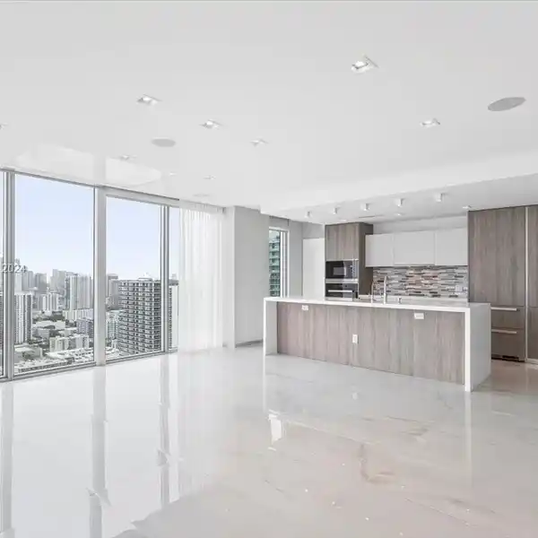 TOP-OF-THE-LINE UNIT IN BISCAYNE BEACH