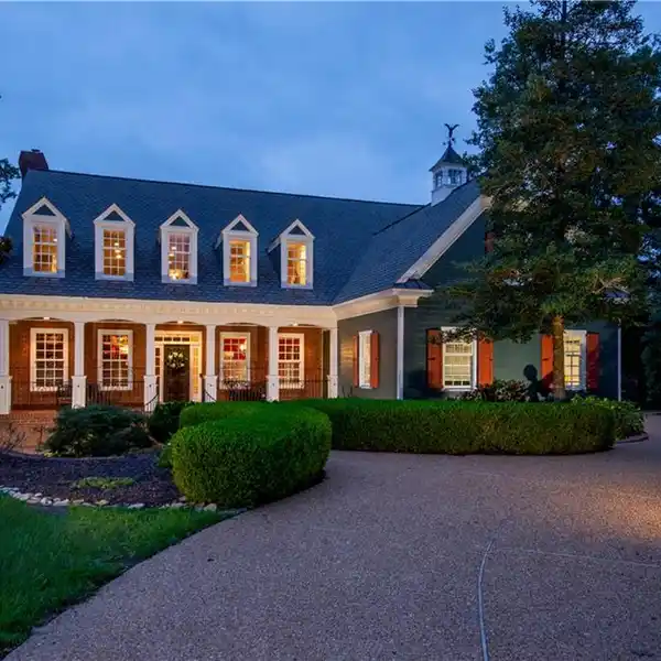 EXTRAORDINARY CUSTOM-BUILT LAKEFRONT RESIDENCE