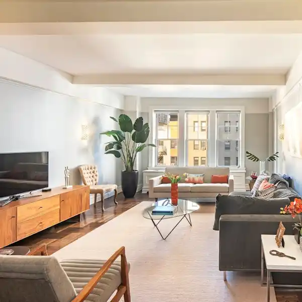 RENOVATED CLASSIC 7 RIGHT OFF CENTRAL PARK