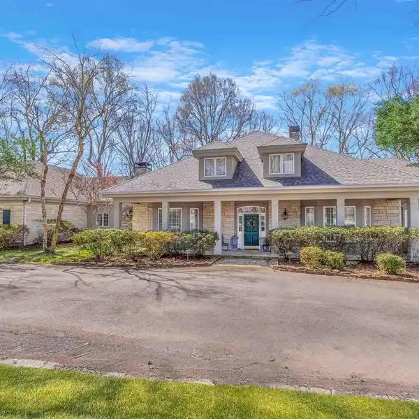 ONE STORY HOME ON THREE RIVERFRONT LOTS