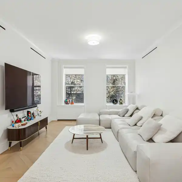 CHARMING UPPER WEST SIDE PRE-WAR CONDO
