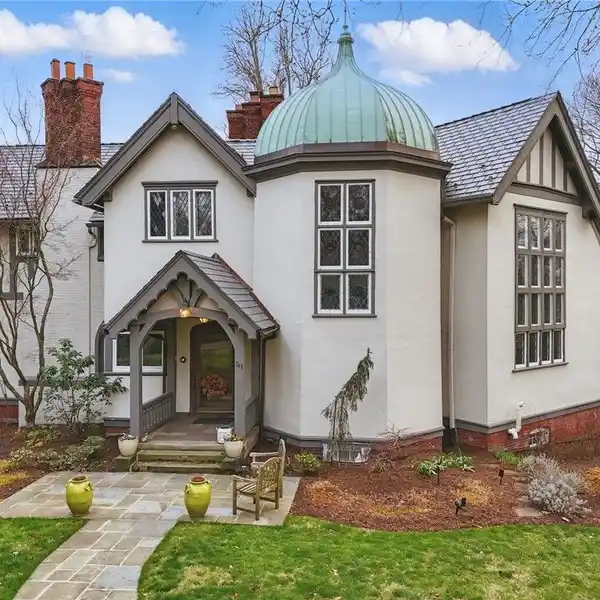 AMAZING 10-ACRE ESTATE