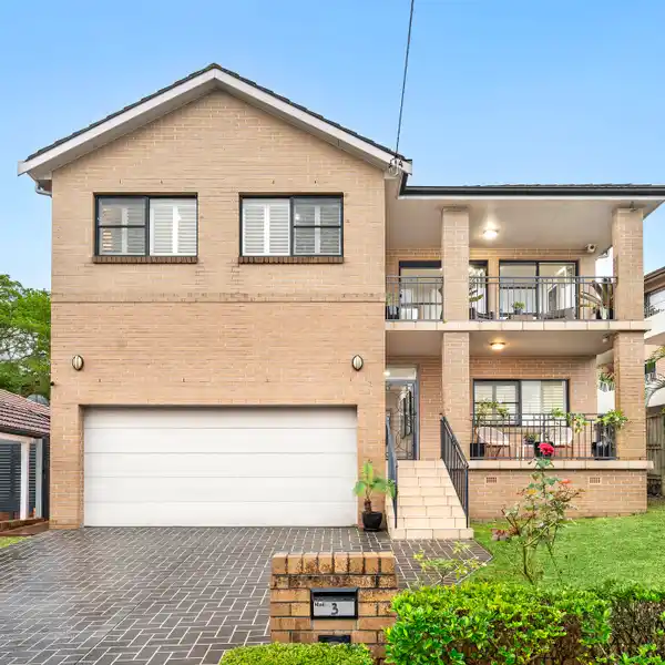 MODERN FAMILY LIVING ON A QUIET CUL-DE-SAC