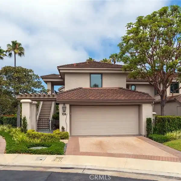 UPPER-LEVEL LUXURY PENTHOUSE IN IDEAL LOCATION