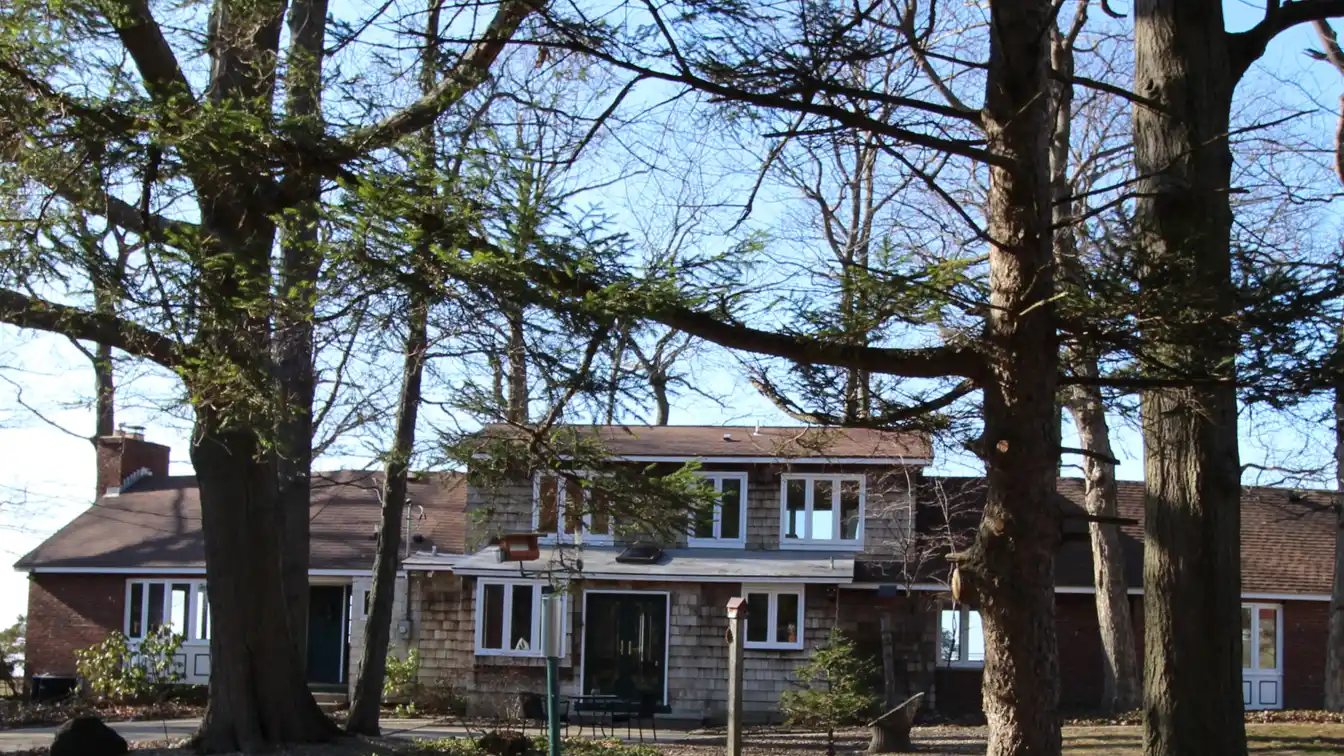 Expansive Home on the Lake