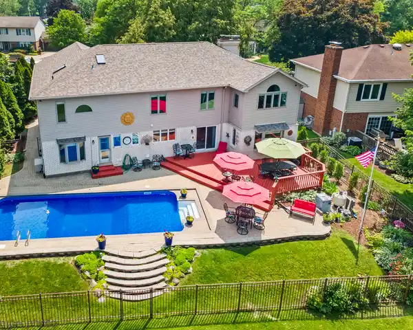 PRIVATE LAKEFRONT LUXURY WITH POOL