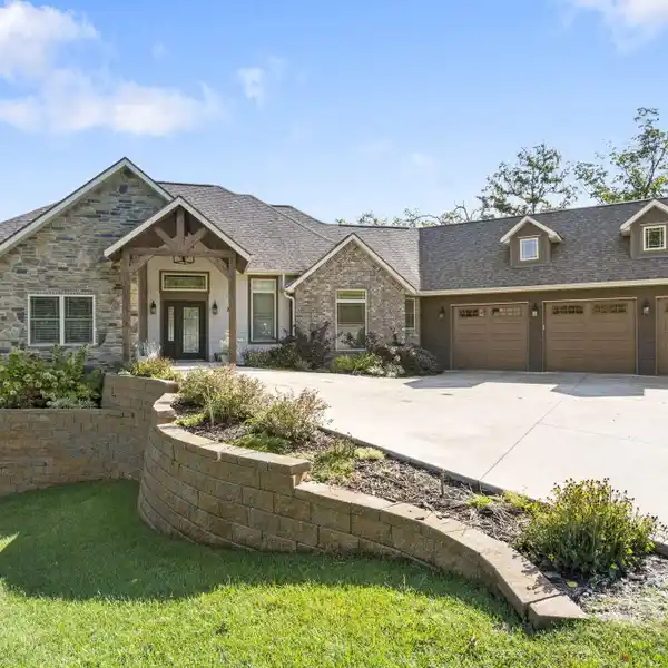 ELEGANT HOME WITH BREATHTAKING GOLF VIEWS