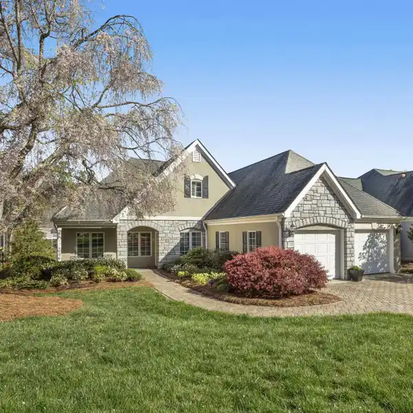 EXCEPTIONAL OPEN-PLAN HOME IN POPULAR DEVONSHIRE