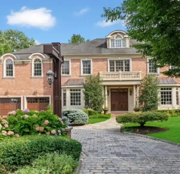 CUSTOM HOME WITH THE HIGHEST LEVEL OF ATTENTION TO DETAIL