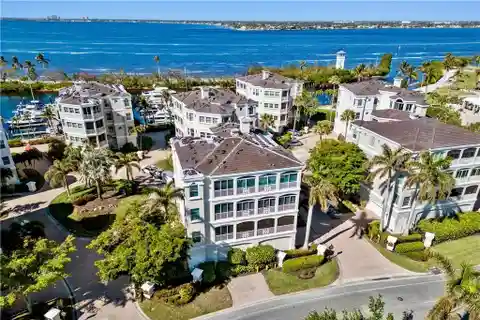 Beautiful Full-Floor Condo with Spectacular Views