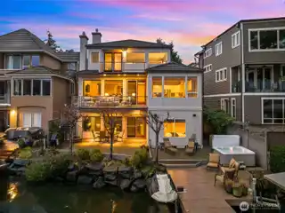 West-Facing Lake Washington Retreat
