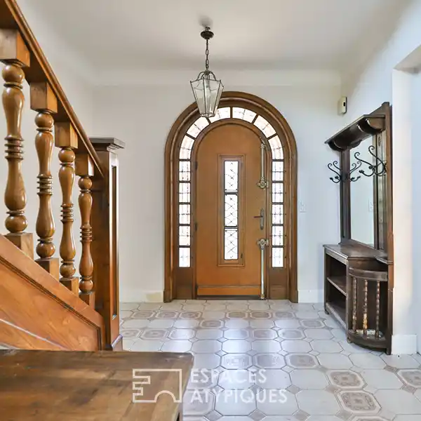 ELEGANT VILLA IN SOUGHT-AFTER LOCATION