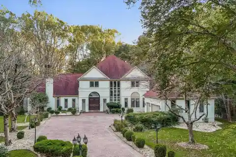 Prestigious Potomac Home with Spa and Sauna