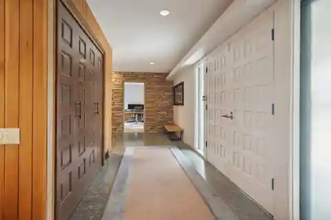 Expansive Mid-century Modern Gem