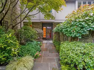 Exquisite Townhouse in Merrywood on the Potomac