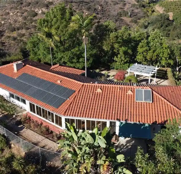PRIVATE ESTATE WITH THRIVING AVOCADO GROVE