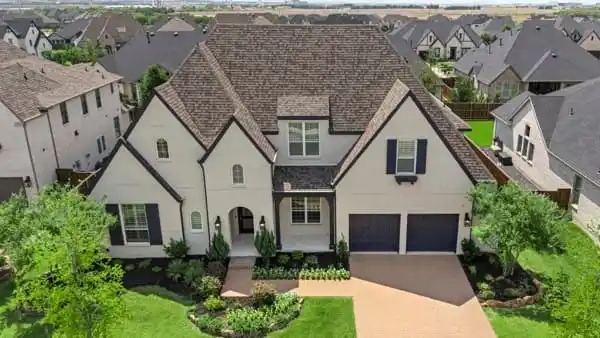 NORTH-FACING ESTATE IS A SHOWCASE OF REFINED ELEGANCE