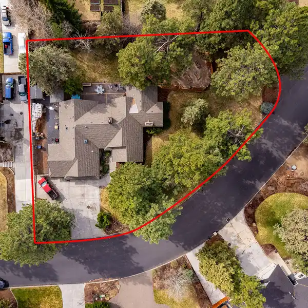 BEAUTIFUL SINGLE-LEVEL HOME