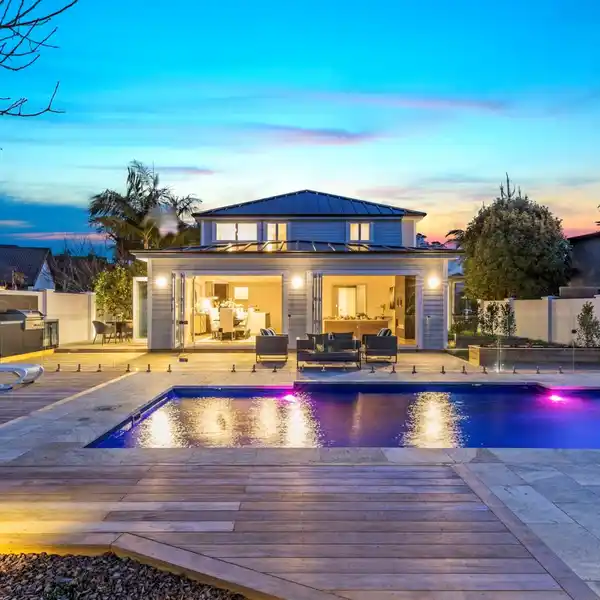 LUXURIOUS RESORT-STYLE FAMILY OASIS