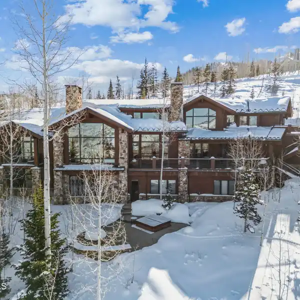 LUXURIOUS MOUNTAIN CONTEMPORARY ESTATE IN THE COLONY