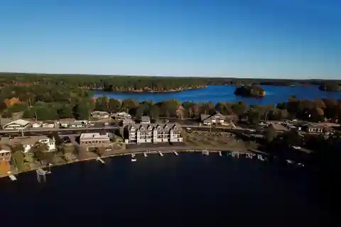 Distinguished Lakefront Condo