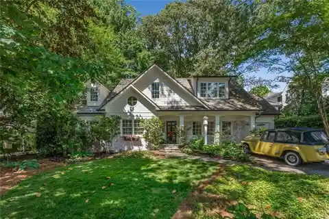 Designer Cottage with Chef’s Kitchen & Patio
