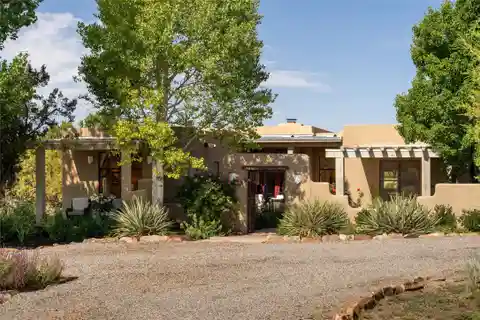 Arroyo House: a Peaceful Sanctuary