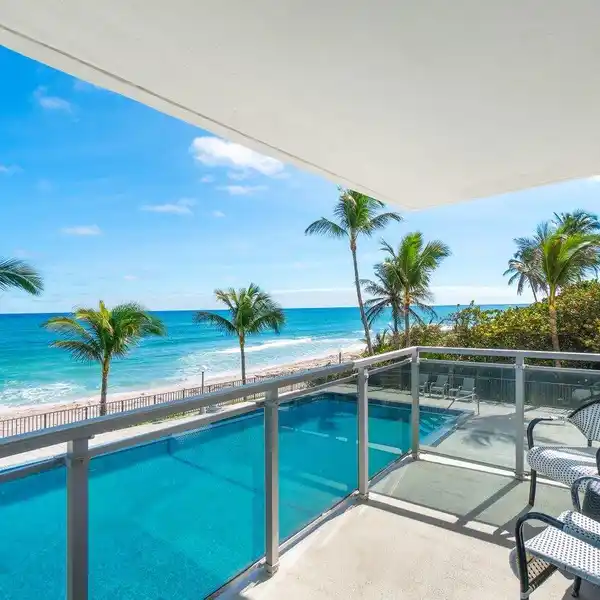 THREE BEDROOM HOME IN A BEACHFRONT BUILDING