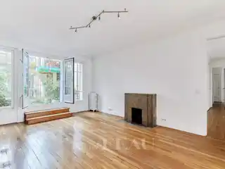 Peaceful First-floor Dual Aspect Apartment