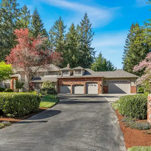 METICULOUSLY MAINTAINED HOME IN HEATHER HIGHLANDS