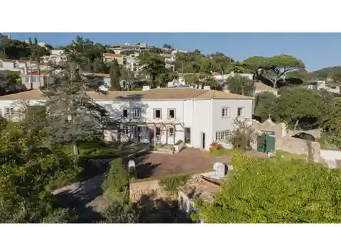 Peaceful Compound with Several Residences