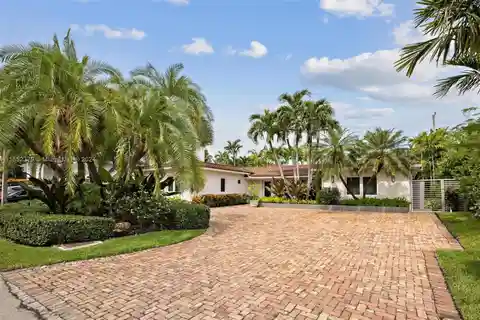 Exceptional Residence in Prestigious Key Biscayne