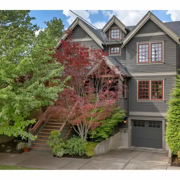 A STANDOUT CRAFTSMAN HOME