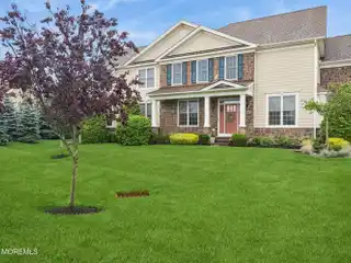 Spacious End Unit in the Regency at Holmdel