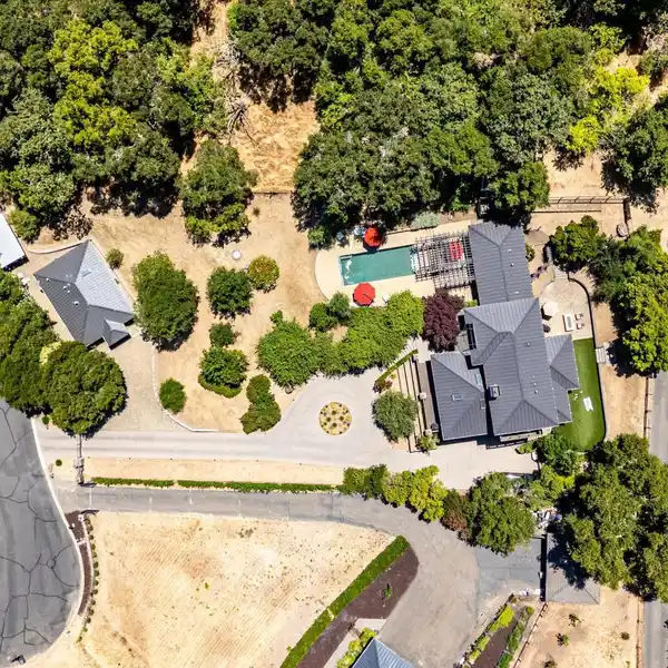 EXQUISITE LUXURY ESTATE IN A COUNTRYSIDE SETTING