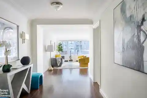 Sophisticated Sunlit Home in Manhattan House