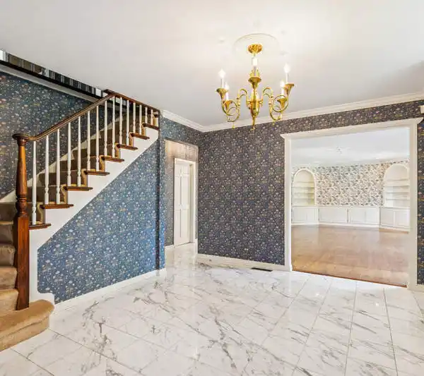 GRACIOUS ESTATE LIVING WITH ENDLESS POTENTIAL