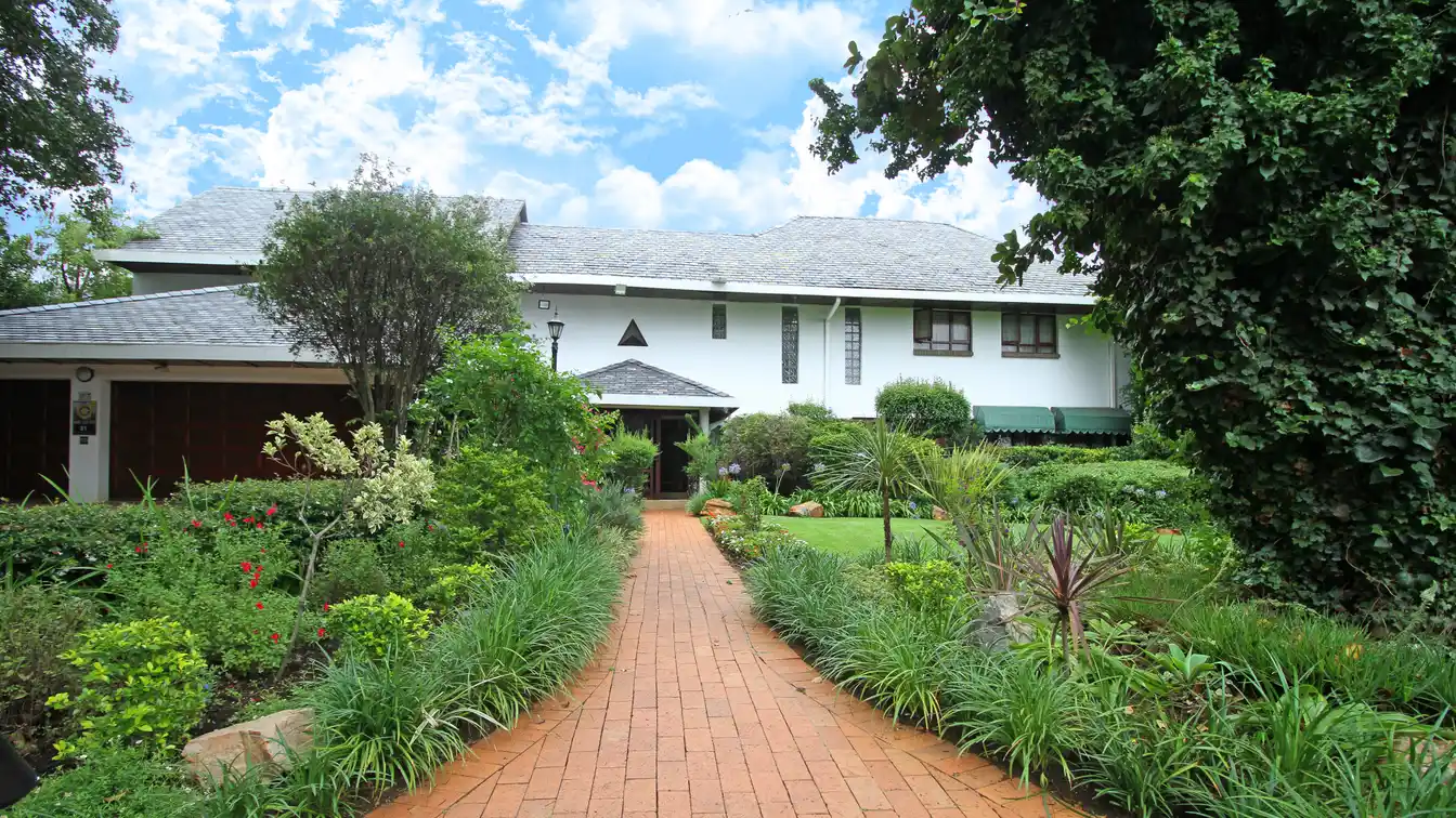 Five Bedroom House for Sale in Birdhaven