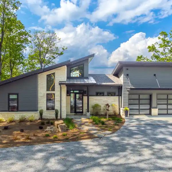 WONDERFULLY CRAFTED MODERN MOUNTAIN HOME