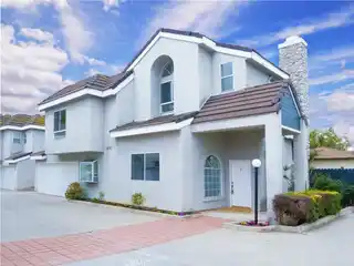 Beautifully Remodeled Detached Townhome
