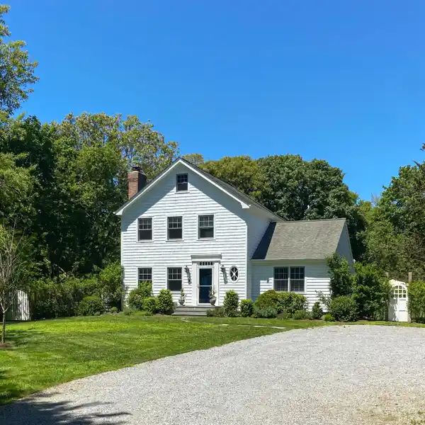 CHARMING HAMPTONS CLASSIC HOUSE