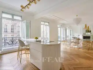Magnificent Light-Filled Dual-Aspect Apartment
