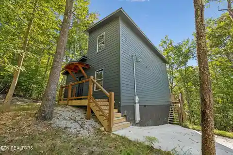 Versatile Lakefront Retreat
