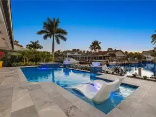 Gorgeous Fully Renovated Home on a T-canal