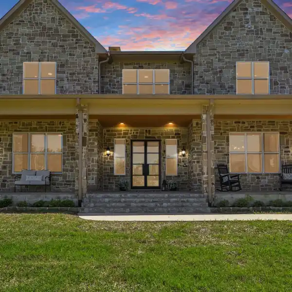 AMAZING LAKE VIEWS WITHOUT THE WATERFRONT TAXES