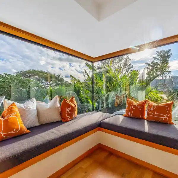 LUXURY RESIDENCE JUST MOMENTS FROM THE BEACH