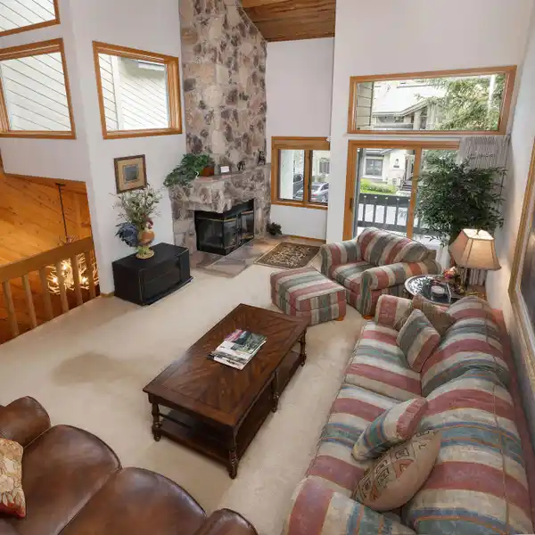 IMMACULATE FULLY FURNISHED TOWNHOME