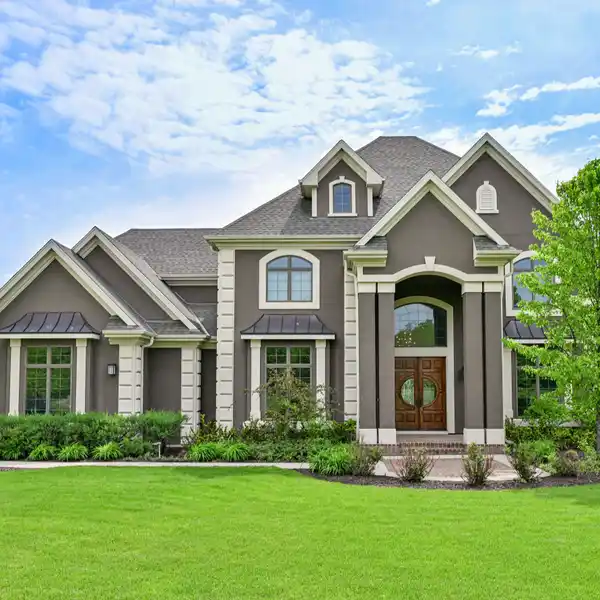 EXQUISITE HOME WITH EXCEPTIONAL DETAILS