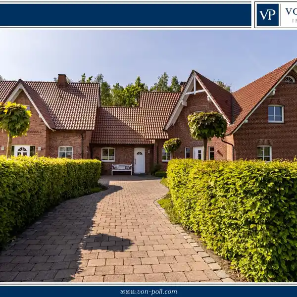 STYLISH TWO-FAMILY HOUSE WITH COMMERCIAL HALL